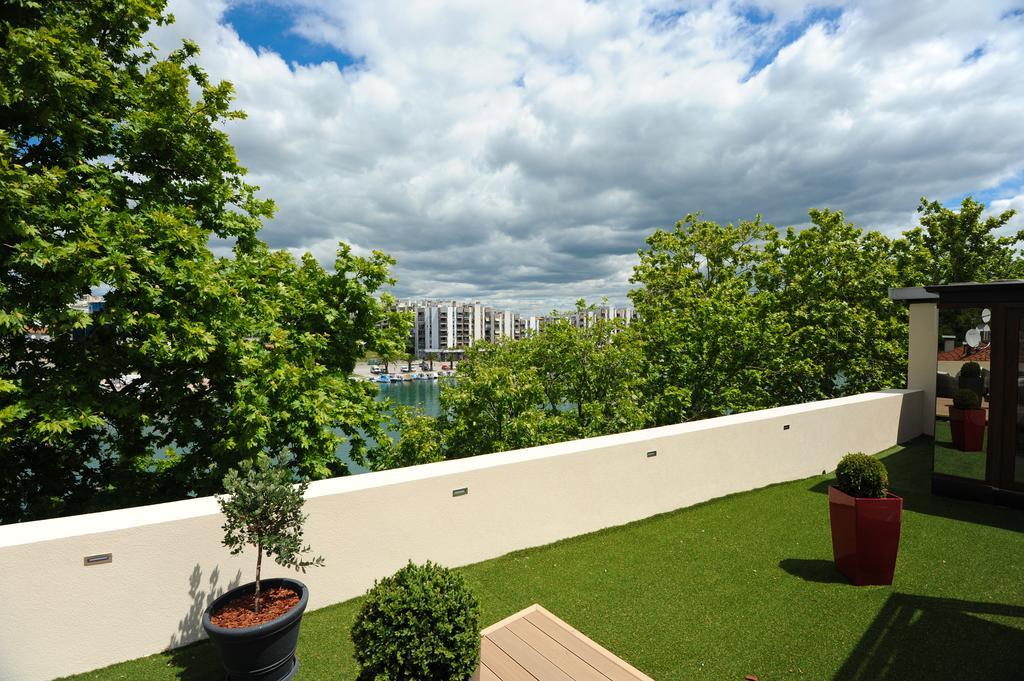 Feel Good Penthouse With Jacuzzi Lägenhet Zadar Rum bild