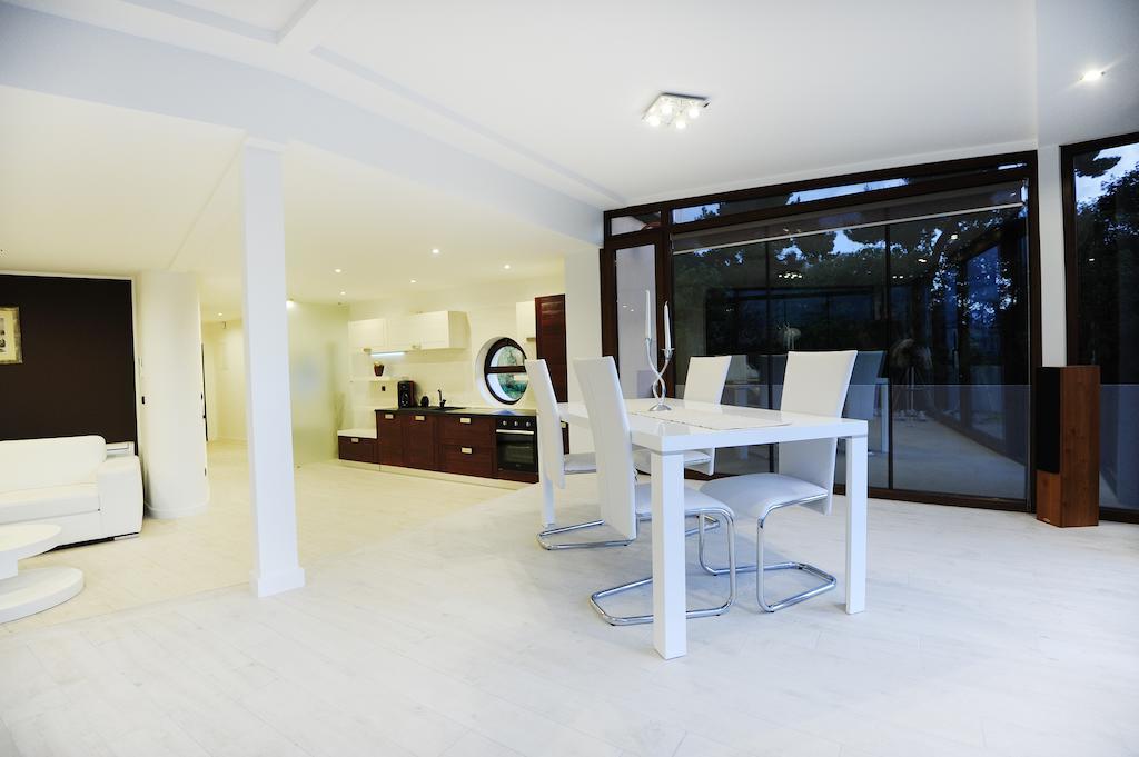 Feel Good Penthouse With Jacuzzi Lägenhet Zadar Rum bild