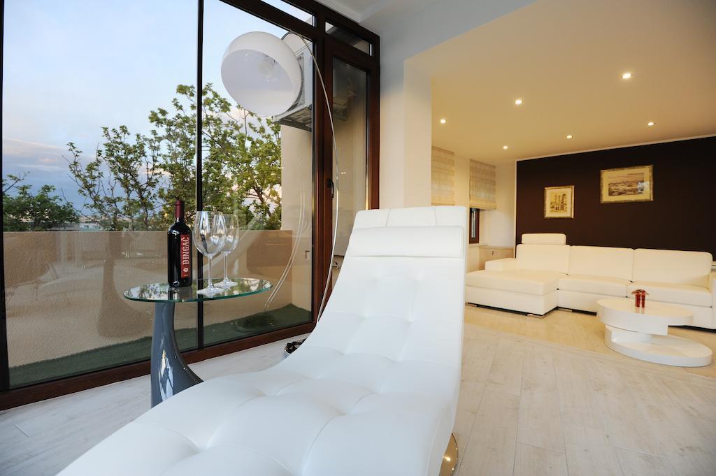 Feel Good Penthouse With Jacuzzi Lägenhet Zadar Exteriör bild